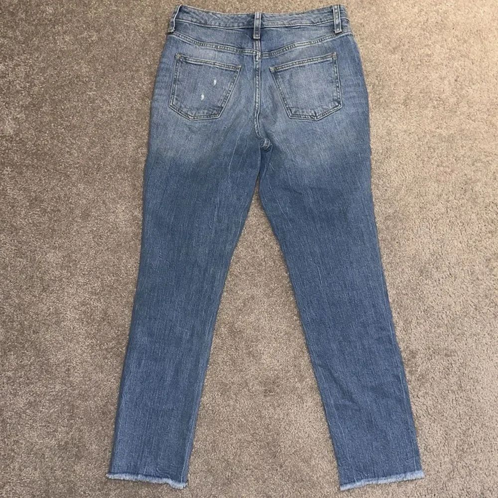 Universal Thread High Rise Straight Distressed Jeans! - Picture 13 of 14